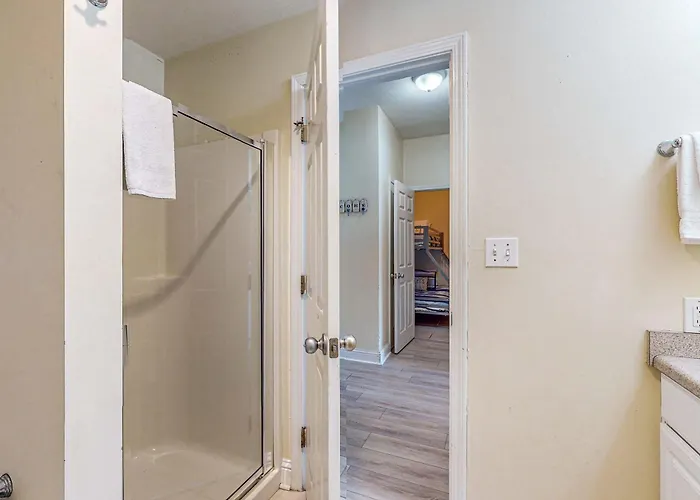 Cozy Gulf Front W Private Balcony Shared Pool Hot Tub & Access Holiday home Gulf Shores