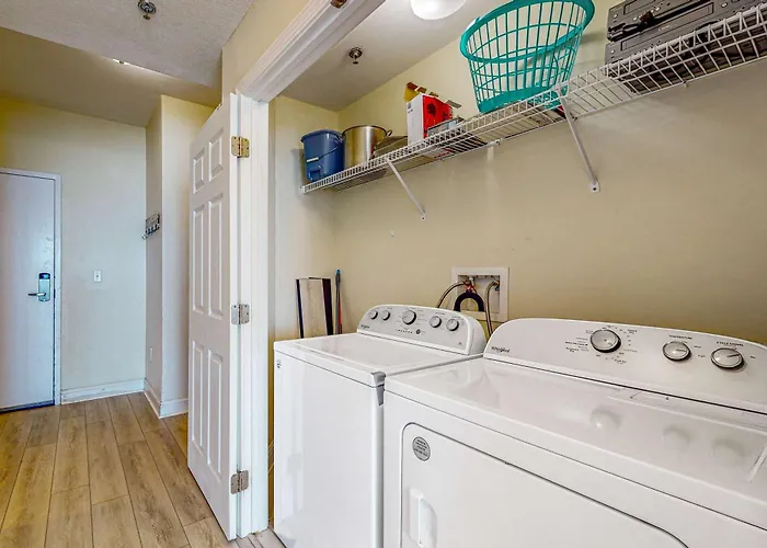 Cozy Gulf Front W Private Balcony Shared Pool Hot Tub & Access Holiday home